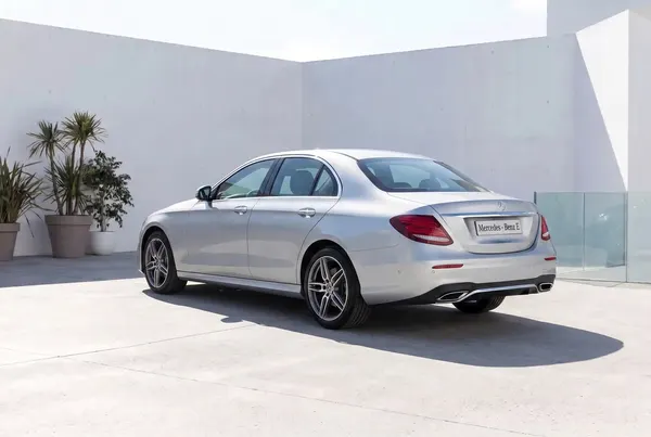 Mercedes - Benz E