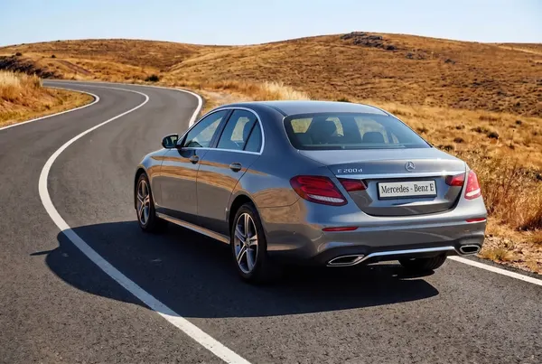Mercedes - Benz E
